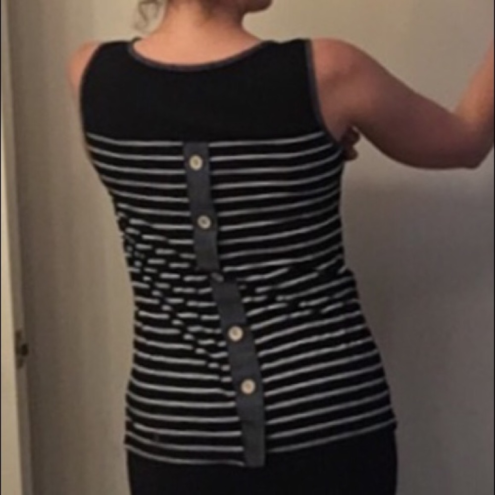 Long sleeveless shirt